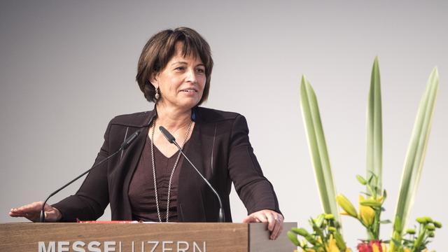 Doris Leuthard s'exprimait samedi à Lucerne devant les délégués du PDC. [Keystone]