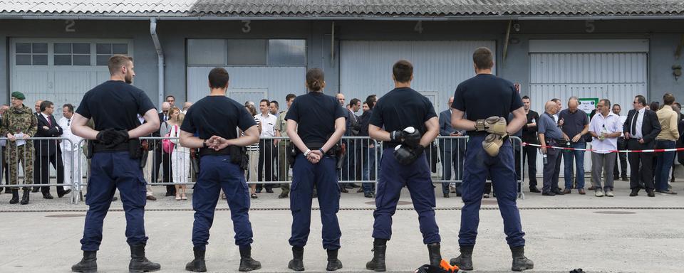 Des aspirants policiers lors d'une journée de l'Académie de police à Savatan. [Keystone - Anthony Anex]