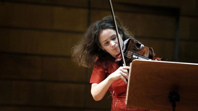 La violoniste Patricia Kopatchinskaja le 24 septembre 2017 à Bucarest dans le cadre du Festival international George Enescu. [Keystone - Robert Ghement]