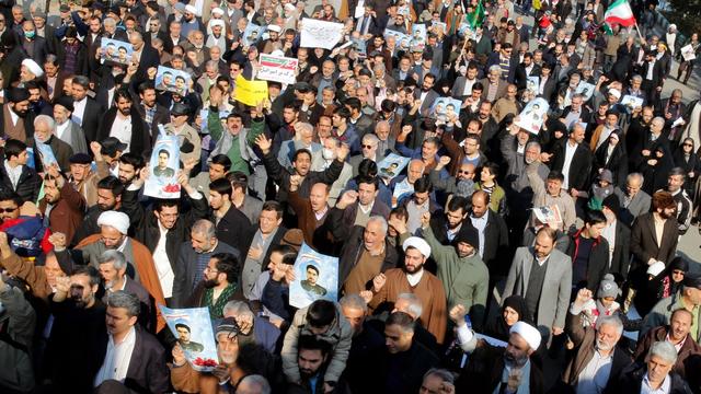 Rassemblement progouvernemental vendredi dans les rues de la capitale Teheran. [Keystone - EPA/ABEDIN TAHERKENAREH]