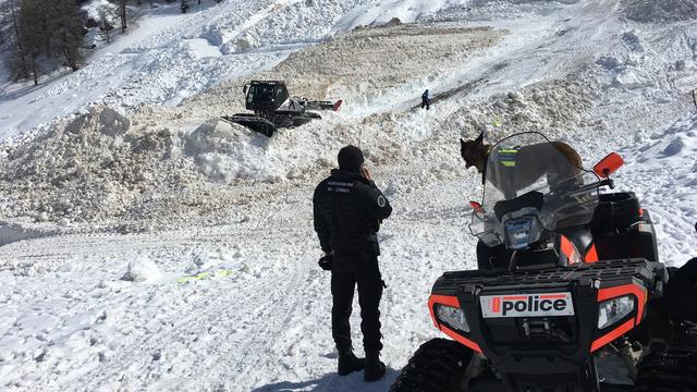 Des sauveteurs à l'oeuvre dans la recherche de skieurs pris dans une avalanche près de Riddes, en Valais. (image d'illustration) [Police cantonale valaisanne/Keystone]