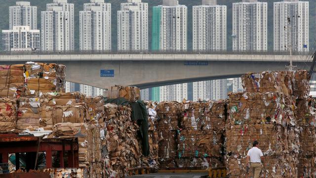 La Chine va interdire l'importation de 32 types de déchets supplémentaires. [Reuters - Bobby Yip]