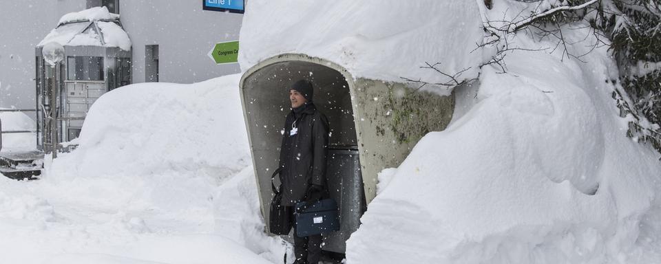 A Davos, la neige est tombée en abondance ces derniers jours. [Keystone - Peter Klaunzer]