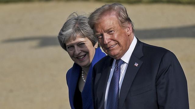 Theresa May et Donald Trump au sommet de l'Otan à Bruxelles, 11.07.2018. [EPA/Keystone - Christian Bruna]