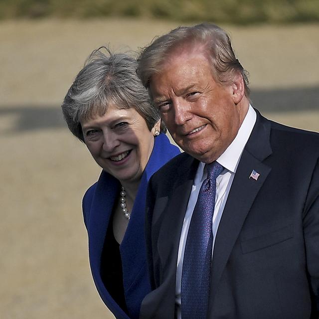 Theresa May et Donald Trump au sommet de l'Otan à Bruxelles, 11.07.2018. [EPA/Keystone - Christian Bruna]