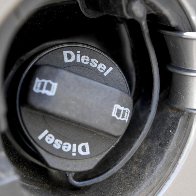 Le réservoir d'un véhicule diesel. [Keystone - Roland Schlager]