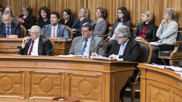 Sous l'oeil attentif de nombreuses conseillères nationales, le Conseil des Etats a renvoyé en commission l'obligation de transparence salariale. [Keystone - Alessandro della Valle]