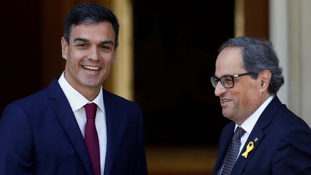 Le Premier ministre espagnol Pedro Sanchez et le leader séparatiste catalan Quim Torra. [Reuters - Juan Medina]