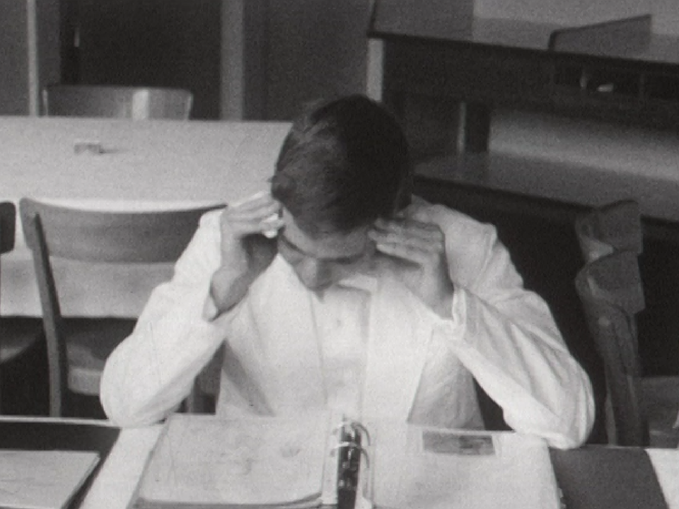 Examens théoriques à l'Ecole hôtelière de Lausanne, 1968. [RTS]