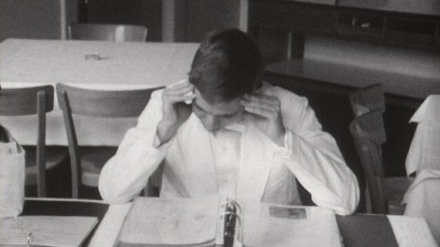 Examens théoriques à l'Ecole hôtelière de Lausanne, 1968. [RTS]