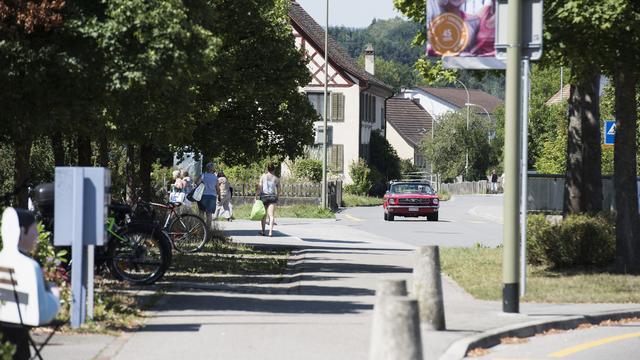 Plus de 800 habitants du village zurichois de Rheinau sont intéressés à tester le revenu de base inconditionnel (RBI). [Keystone - Christian Beutler]