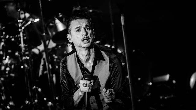 Dave Gahan, leader de Depeche Mode, sur scène à Berlin, 17 mars 2017.
ATTENTION: DROITS RESTREINTS A UNE SEULE UTILISATION: RTSCULTURE, MARS 2017. 
ATTENTION: DROITS RESTREINTS A UNE SEULE UTILISATION: RTSCULTURE, MARS 2017.
 ATTENTION: DROITS RESTREINTS A UNE SEULE UTILISATION: RTSCULTURE, MARS 2017. [Getty Images/Stefan Hoederath/Redferns]