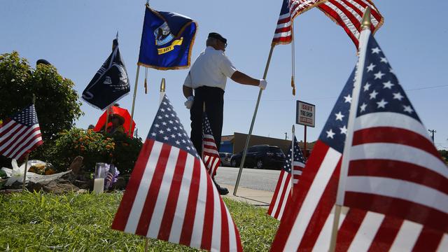 Des drapeaux américains déployés en hommage à John McCain. [AP/Keystone - Ross D. Franklin]