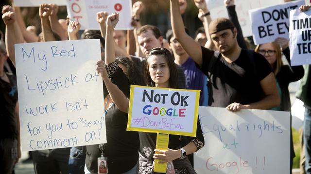 Des salariés de Google lors de la manifestation au siège central de Mountain View, en Californie. [AP Photo - Noah Berger]