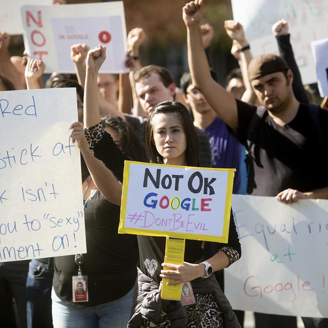 Des salariés de Google lors de la manifestation au siège central de Mountain View, en Californie. [AP Photo - Noah Berger]
