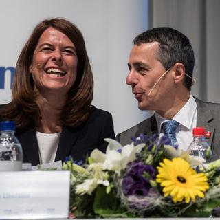 La présidente du PLR Petra Gössi et le conseiller fédéral Ignazio Cassis à Airolo ce samedi. [Keystone - Gabriele Putzu]