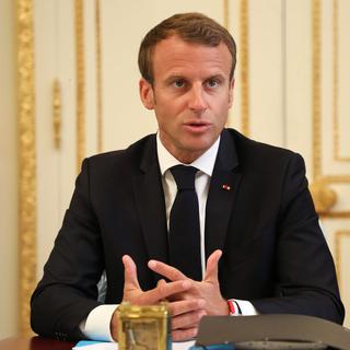 Emmanuel Macron propose 8 milliards d'euros sur quatre ans contre la pauvreté. [Pool/AFP - Ludovic Marin]