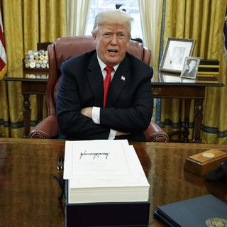 Le livre "Le feu et la colère dans la Maison Blanche de Trump" révèle le désarroi et la désorganisation du président et de son équipe après son élection. [AP/Keystone - Evan Vucci]