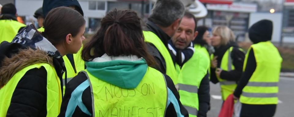 Des "gilets jaunes" manifestent à Delle, en région Bourgogne-Franche-Comté, ce 17 novembre 2018. [RTS - Gaël Klein]