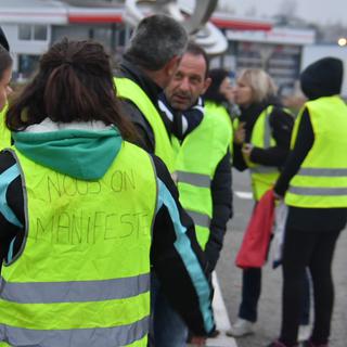 Des "gilets jaunes" manifestent à Delle, en région Bourgogne-Franche-Comté, ce 17 novembre 2018. [RTS - Gaël Klein]