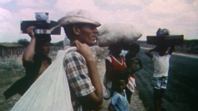 Les habitants du Nordeste brésilien fuient une région ravagée par la famine, 1984. [RTS]