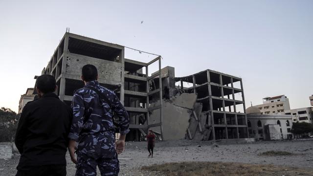 Des bâtiments détruits par une frappe aérienne samedi dans la bande de Gaza. [EPA - Haitham Imad]