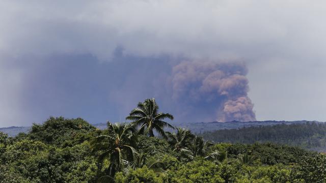 Les autorités ont prévenu que l'activité sismique, qui a déclenché l'éruption du volcan Kilauea, allait se poursuivre. [AP Photo/Marco Garcia]