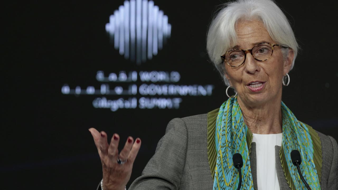 Christine Lagarde s'exprimant sur la récente volatilité boursière lors d'une conférence à Dubaï. [Keystone - Christopher Pike]