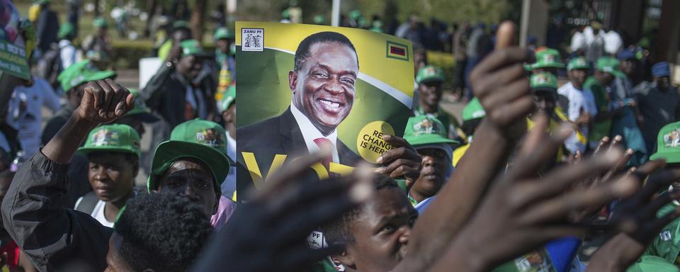 Meeting électoral en faveur d'Emmerson Mnangagwa au Zimbabwe, samedi 28 juillet 2018. [AP/Keystone]