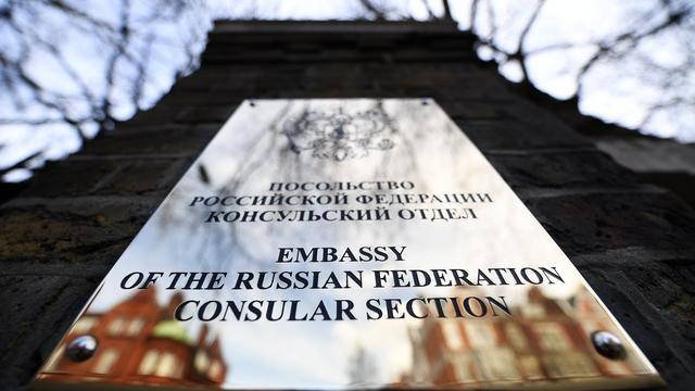 La plaque à l'entrée de l'ambassade de Russie à Londres. [EPA/Keystone - Andy Rain]