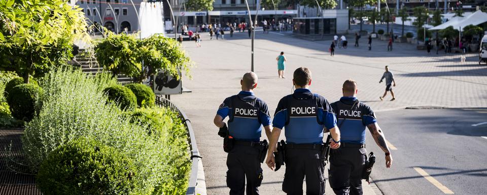 Des policiers assureront une présence dans six zones du centre-ville, sept jours sur sept. [Keystone - Jean-Christophe Bott]