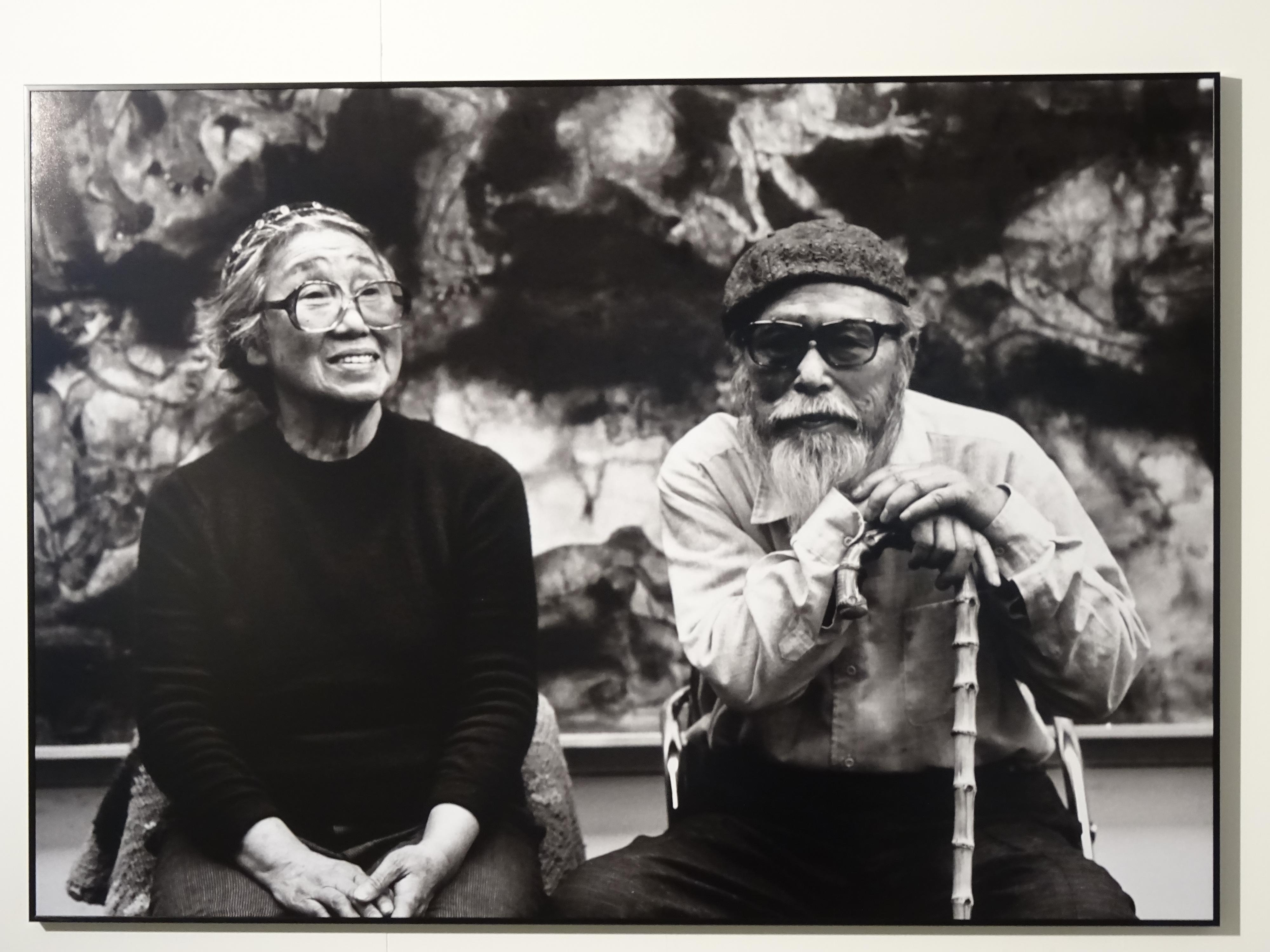 Iri Maruki et sa femme Toshiko, artistes japonais et auteurs d'une série de dix oeuvres "Peintures de la bombe atomique". [RTS - David Collin]