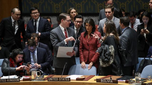 L'ambassadrice américaine à l'ONU Nikki Haley, lors de la réunion du Conseil de sécurité, mardi 10 avril 2018. [AFP - Drew Angerer / GETTY IMAGES NORTH AMERICA]