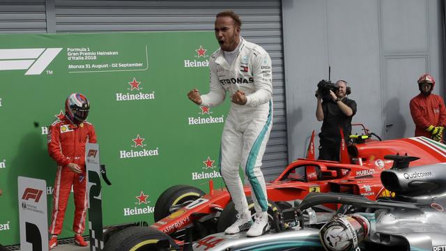 Lewis Hamilton a frappé un grand coup en s'imposant dans l'antre des Ferrari. [Luca Bruno]