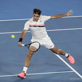 Federer n'a pas tremblé pour assurer sa place au troisième tour à Melbourne. [Keystone - Mark Cristino]