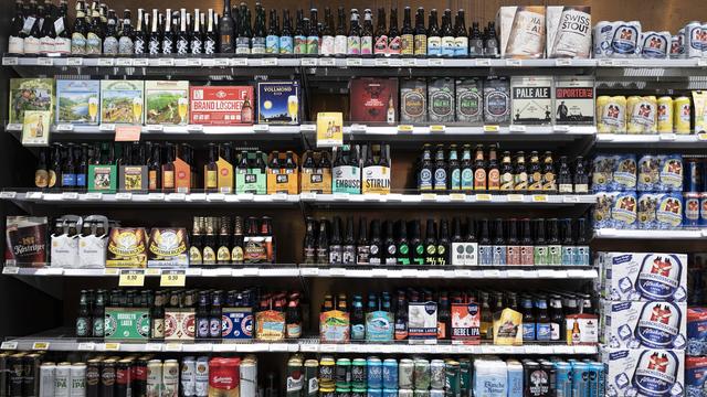 La consommation de bière indigène a augmenté l'an passé en Suisse. [Keystone - Gaetan Bally]