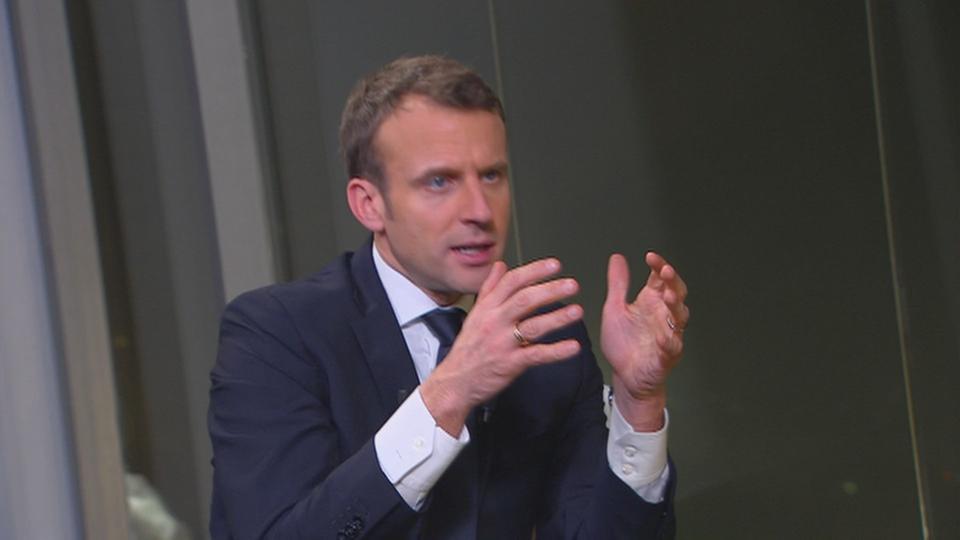 Emmanuel Macron lors de son entretien avec la RTS. [RTS]