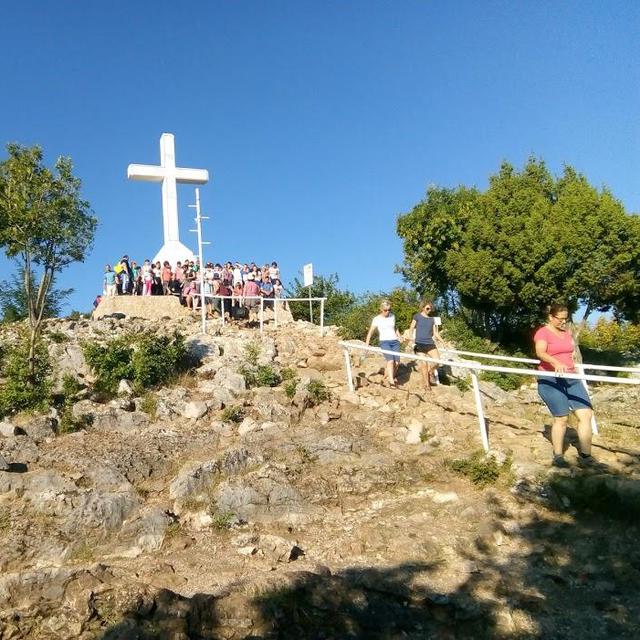 Chemin de croix qui domine le village de Medjugorje [RTS - Clémentine Méténier]