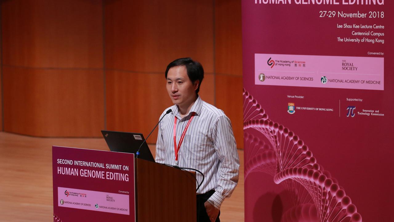 Le chercheur chinois He Jianku qui s'exprime lors du Sommet international sur l'édition du génome à Hong Kong. [Reuters - China Stringer Network]
