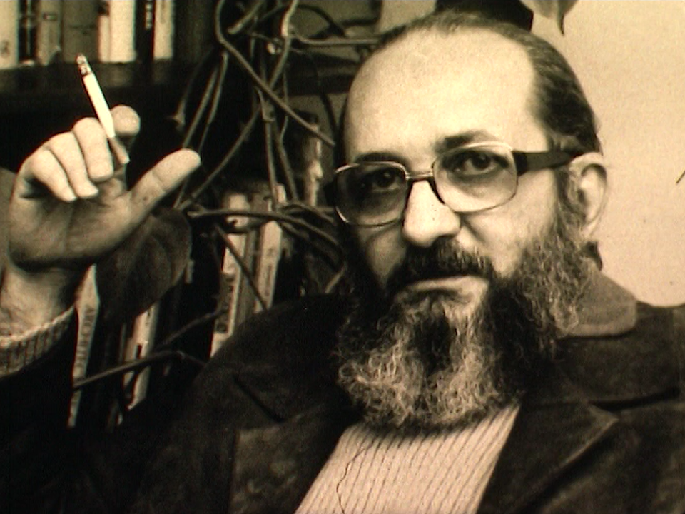 Paulo Freire,promoteur de l'alphabétisation au Brésil, 1975. [RTS]