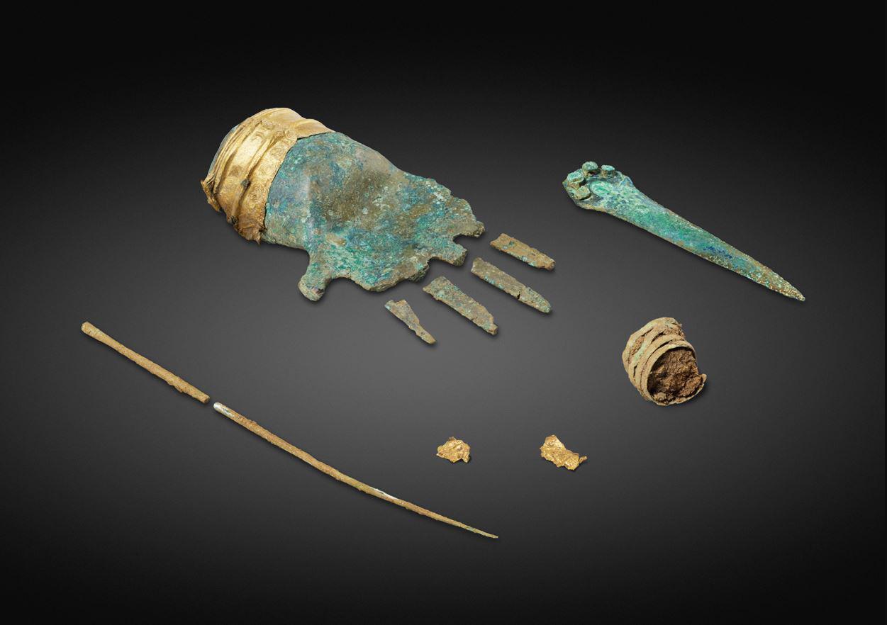Les éléments en bronze retrouvés à Prêles. [© Service archéologique du canton de Berne - Philippe Joner.]
