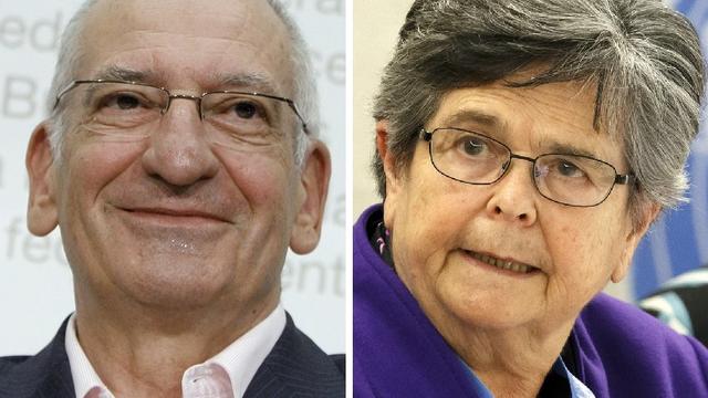 Les deux anciens conseillers fédéraux Pascal Couchepin et Ruth Dreifuss. [Keystone - Peter Klaunzer/Salvatore Di Nolfi]