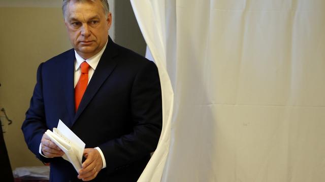 Le Premier ministre hongrois Viktor Orban est allé voter à l'occasion des législatives, le 8 avril 2018. [Keystone - Darko Vojinovic]