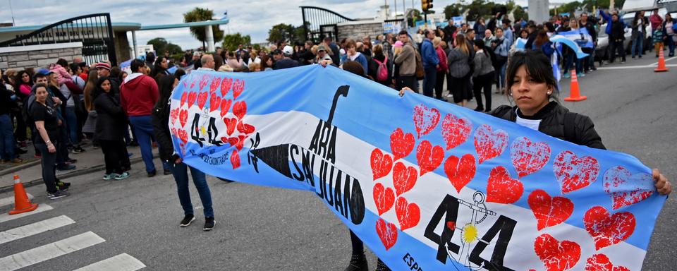 Samedi, les familles des membres de l’équipage du San Juan ont réclamé que l’épave soit remontée à la surface. [Keystone/EPA - Eduardo Lopez]