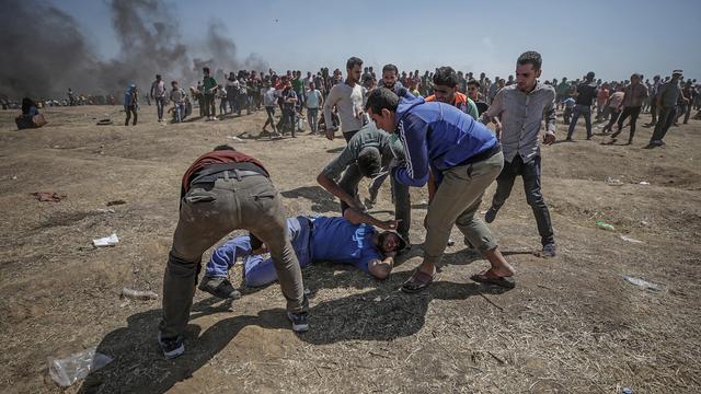 Des manifestants palestiniens lundi. [EPA/Keystone - Mohammed Saber]