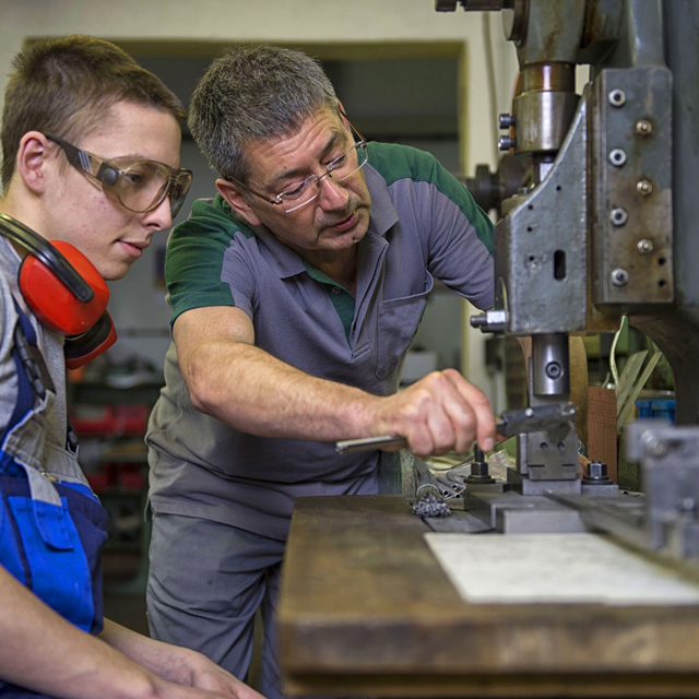 Le marché du travail semble se détendre pour les jeunes à la recherche d'une place d'apprentissage. [Fotolia - Jörn Buchheim]