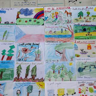 100 à 150'000 enfants du monde entier (dont des Suisses) ont écrit sur une carte postale leur engagement pour préserver le climat. [wave.earth - Louis Palmer]