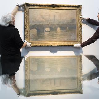 "Le pont de Waterloo" de Claude Monet est l'une des oeuvres de la collection Gurlitt présentées au Kunstmuseum à Berne. [Keystone - Peter Klaunzer]