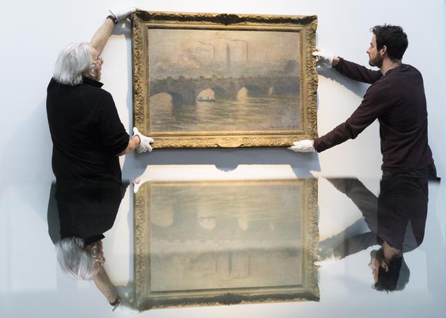 "Le pont de Waterloo" de Claude Monet est l'une des oeuvres de la collection Gurlitt présentées au Kunstmuseum à Berne. [Keystone - Peter Klaunzer]