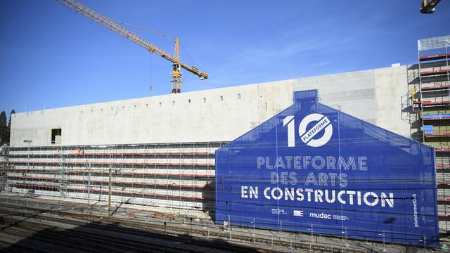 Le chantier du futur Pôle muséal et culturel, Plateforme 10, dans le prolongement des rails de la ligne Lausanne-Genève. [Keystone - Laurent Gillieron]